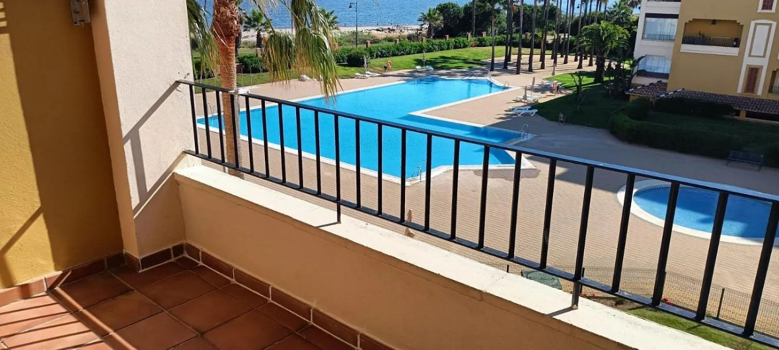 Residencial Los Cisnes primera linea playa Isla Canela Apartamento