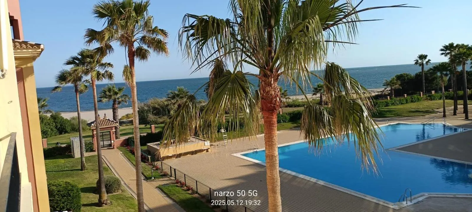 Residencial Los Cisnes primera linea playa Isla Canela Apartamento