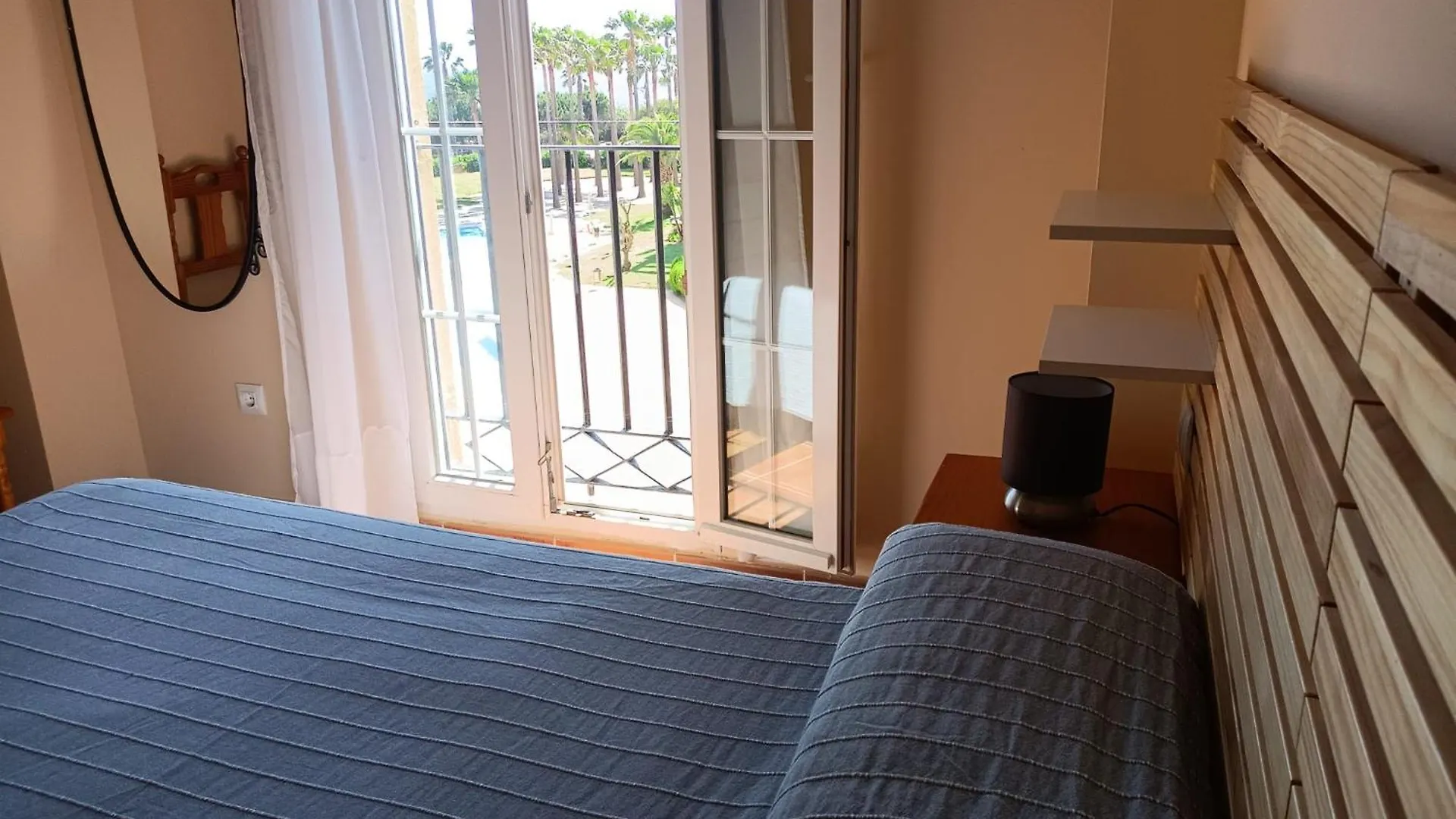 Apartamento Residencial Los Cisnes primera linea playa Isla Canela