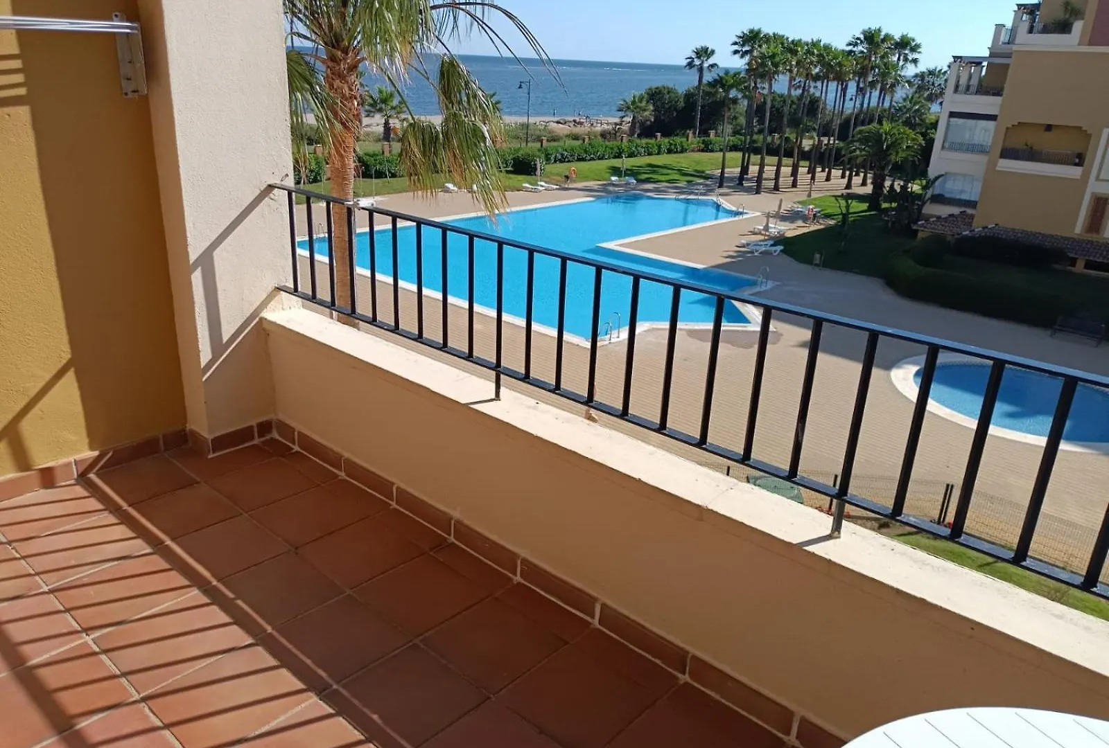 Residencial Los Cisnes primera linea playa Isla Canela Apartamento